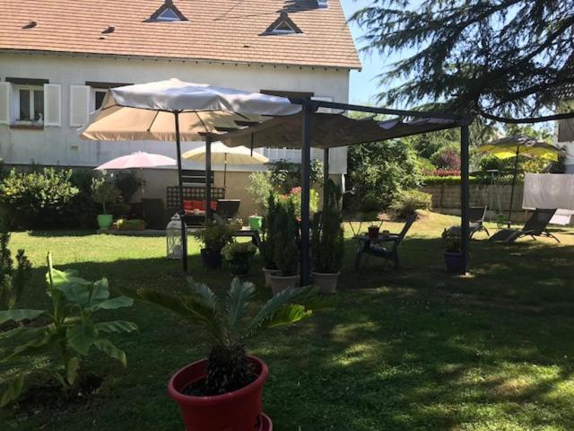 Bed and Breakfast Clos Du Bourg Saint-Cyr-en-Val Екстер'єр фото