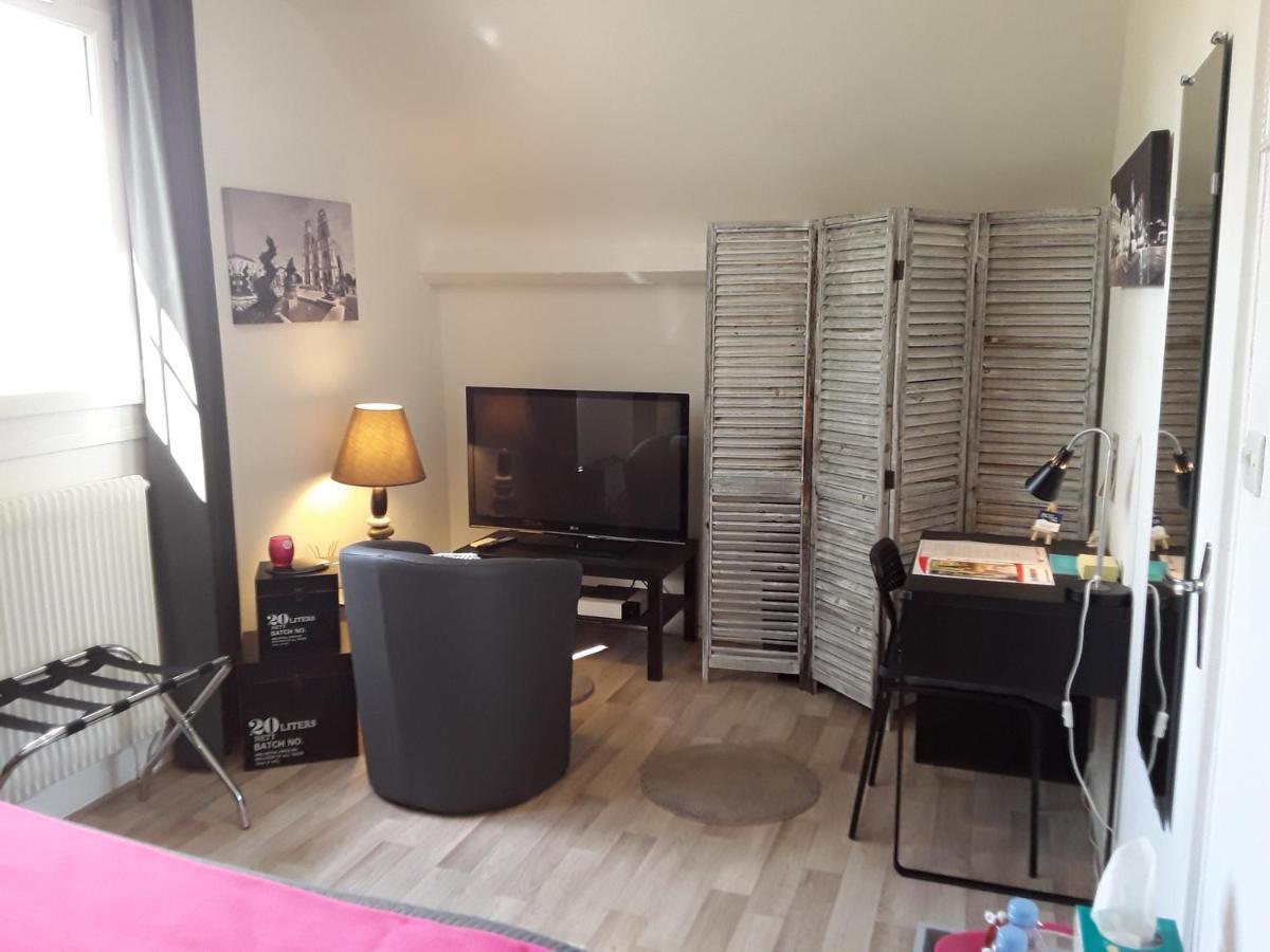 Bed and Breakfast Clos Du Bourg Saint-Cyr-en-Val Екстер'єр фото