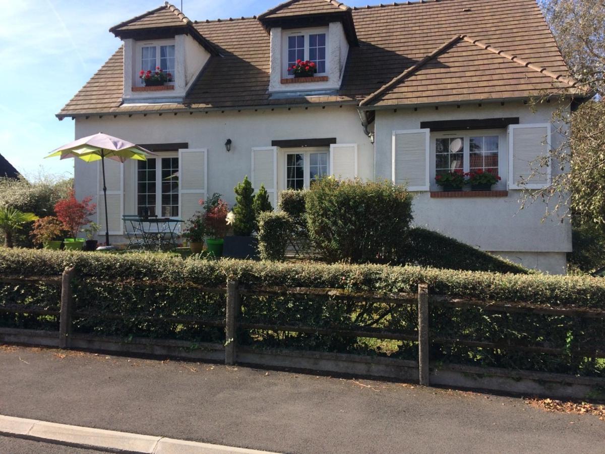 Bed and Breakfast Clos Du Bourg Saint-Cyr-en-Val Екстер'єр фото